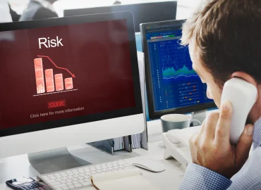 risk-gamble-opportunity-swot-weakness-unsure-concept